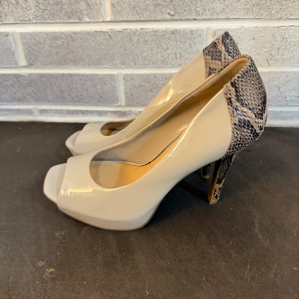 Jessica Simpson SZ 8B Buthie Platform Pumps Snakeskin Heel Peep Toe Faux Patent